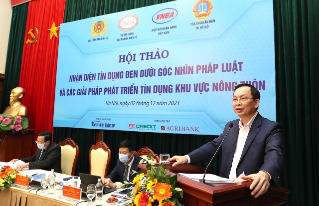 Phó Thống đốc NHNN Đào Minh Tú: Các đối tượng lợi dụng ứng dụng công nghệ, dụ dỗ khách hàng cho vay trên các app trực tuyến qua điện thoại với lãi suất rất cao. Ảnh: VGP
