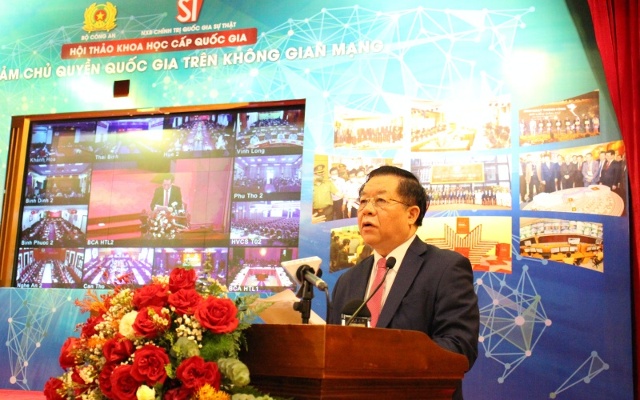 Đồng chí Nguyễn Trọng Nghĩa phát biểu khai mạc hội thảo.