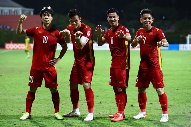 Các cầu thủ Việt Nam ăn mừng sau khi ghi bàn vào lưới Malaysia.