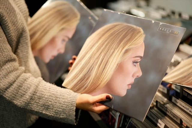 Adele đạt thành tích mới với album phòng thu thứ 4 - “30”. Ảnh: Xinhua