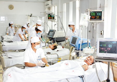 Việc nhận định lâm sàng, phân cấp chăm sóc và thực hiện các can thiệp chăm sóc điều dưỡng cho người bệnh phải đúng chuyên môn, toàn diện, liên tục, an toàn, chất lượng.