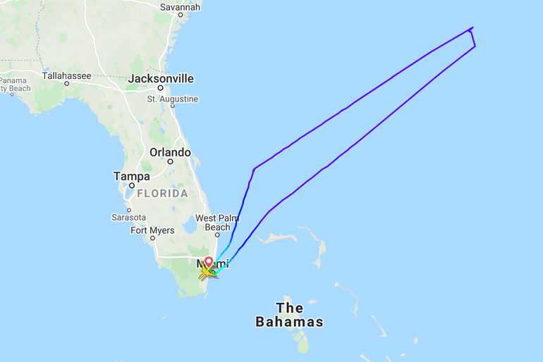 Máy bay phải quay đầu sau khi đã bay được 800 km do hành khách không đeo khẩu trang (Ảnh: NYTimes).
