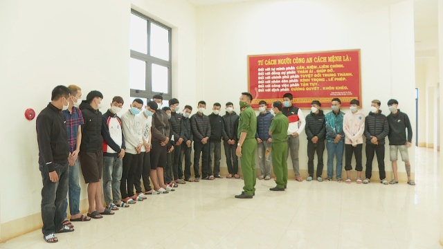 Nhóm học sinh, thanh thiếu niên hỗn chiến trong đêm vừa được cơ quan công an triệu tập làm việc.