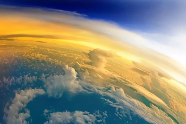 Ngắm bầu khí quyển của Trái đất từ độ cao 9.100m. Ảnh chụp màn hình