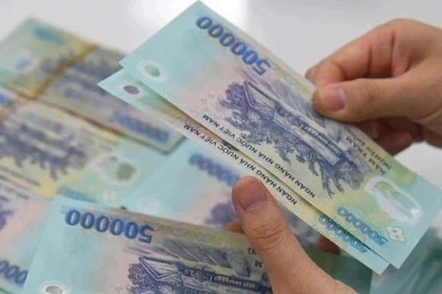 Nhiều ngân hàng bất ngờ tăng mạnh lãi suất huy động (Ảnh: Mạnh Quân).
