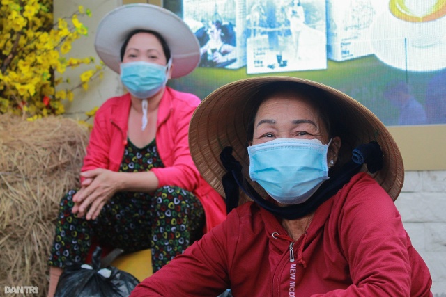  &quot;Chuyến xe mùa xuân &quot; là hoạt động hoàn toàn miễn phí, không chỉ đem lại niềm vui cho những bạn sinh viên, mà còn là món quà cuối năm quý giá giúp người dân có hoàn cảnh khó khăn được về quê đón Tết.