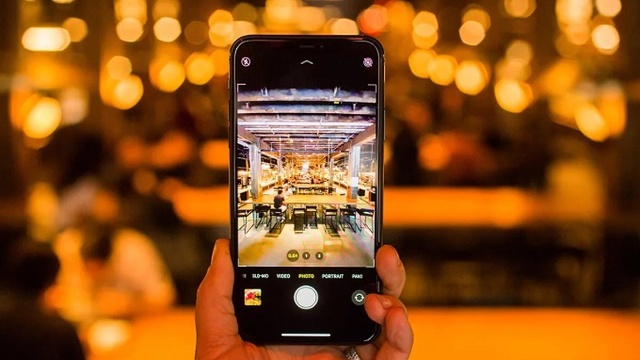 AI giúp cải thiện khả năng chụp ảnh của smartphone trong điều kiện ánh sáng yếu.