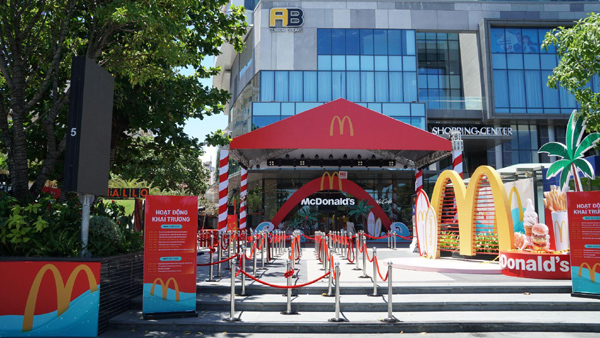 McDonald’s AB Central Square tọa lạc tại tầng trệt tòa nhà AB Tower, 44 Trần Phú