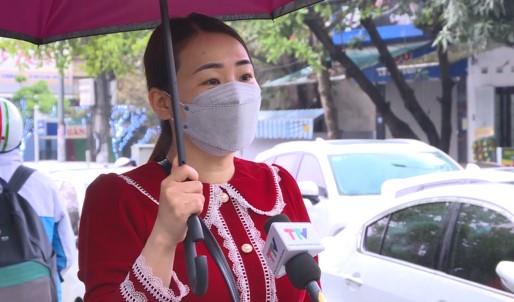 Bà Nguyễn Kiều Trang- Người dân thành phố Thanh Hóa:  &quot;Tôi đề nghị có giải pháp giải quyết tình trạng dây điện cáp chằng chịt, mắc võng trên đường rất nguy hiểm &quot;
