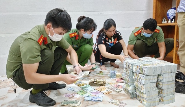 Công an tỉnh An Giang khám xét các địa điểm liên quan vụ án