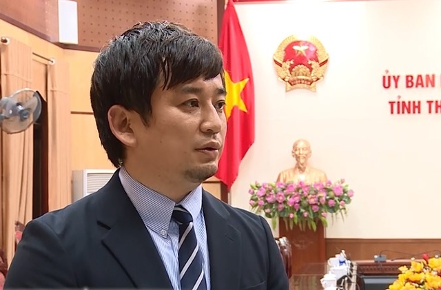 Ông Eisuke NOMURA, Tổng giám đốc Công ty Biomass Fuel Việt Nam: Lý do mà chúng tôi chọn đầu tư ở Thanh Hóa có nhiều, có cảng biển có khu Nghi Sơn có nhiều chương tình hõ trợ nhà đầu tư, đặc biệt là Thanh Hóa có diện tích rừng trồng rất lớn, đảm bảo nguyên liệu cho sản xuất, sau khi ký biên bản ghi nhớ, chúng tôi sẽ hoàn thiện các thủ tục để được UBND tỉnh chấp thuận chủ trương đầu tư để quý 2/2022 chúng tôi triển khai thực hiện dự án.