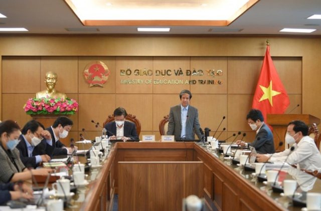 Bộ trưởng Bộ GD&ĐT Nguyễn Kim Sơn chủ trì hội nghị trực tuyến với 63 địa phương