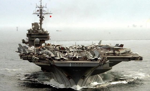 Tàu sân bay USS Kitty Hawk của Hải quân Mỹ bán với giá 1 USD (Ảnh: AP).