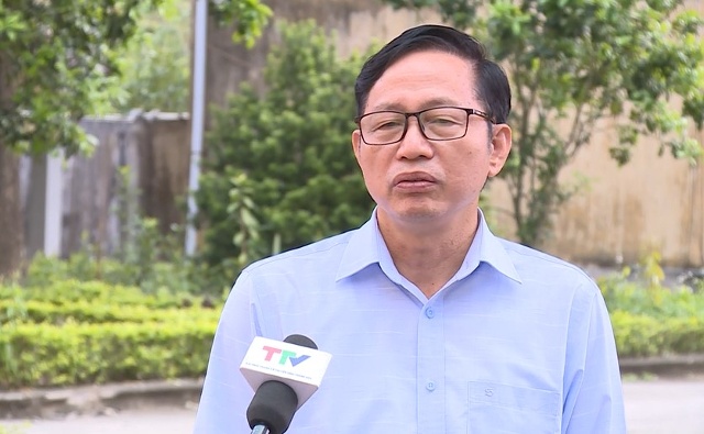 Ông Trần Ngọc Quyết, Phó Bí thư Thường trực huyện ủy Nga Sơn: Phát triển đảng viên nói chung và phát triển đảng viên trong nhà trường là nhiệm vụ hết sức quan trọng ..Trong những năm qua, Ban Thường vụ Huyện ủy Nga Sơn cũng đã có những đề án về phát triển đảng viên, trong đó quan tâm đến lực lượng trẻ. Chúng tôi tạo mọi điều kiện để các cháu được rèn luyện, bồi dưỡng, phấn đấu sớm đứng vào hàng ngũ của Đảng. 