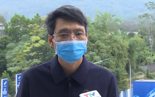 &Ocirc;ng Trần B&aacute; Sơn, Ph&oacute; Chủ tịch UBND huyện Thạch Th&agrave;nh, tỉnh Thanh H&oacute;a: Để đảm bảo nguy&ecirc;n liệu cho nh&agrave; m&aacute;y ch&uacute;ng t&ocirc;i đ&atilde; phải l&agrave;m việc với nh&agrave; m&aacute;y Việt Đ&agrave;i để tăng gi&aacute; thu mua cho người d&acirc;n. V&agrave; ni&ecirc;n vụ vừa qua gi&aacute; thu mua đ&atilde; được tăng l&ecirc;n. V&igrave; thế m&agrave; việc ph&aacute;t triển v&ugrave;ng nguy&ecirc;n liệu cũng rất thuận lợi. Đ&acirc;y l&agrave; cơ sở quan trong để huyện Th&agrave;nh Th&agrave;nh tiếp tục ph&aacute;t triển v&ugrave;ng m&iacute;a nguy&ecirc;n liệu đạt hiệu quả.