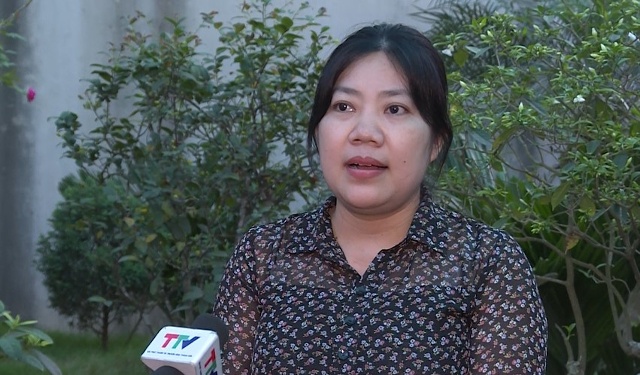 Chị Bùi Thị Loan, Chủ tịch Hội nông dân Huyện Đông Sơn: Trong thời gian tới, chúng tôi sẽ kết hợp với Công ty TNHH Thiên Phú để xây dựng một đề án thành lập một hợp tác xã sản xuất nấm áp dụng dây truyền công nghệ máy tự động, mục đích nâng cao năng suất, chất lượng, hiệu quả của sản phẩm từ nấm, đồng thời nâng cao thu nhập cho bà con nông dân. Chúng tôi mong muốn hướng tới xây dựng sản phẩm OCOP từ nấm.