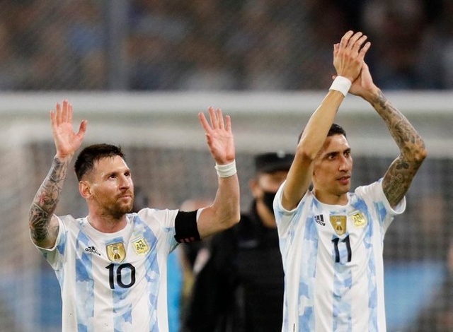 Messi v&agrave; cả 'thi&ecirc;n thần' Di Maria được cho đ&atilde; chơi trận cuối c&ugrave;ng tr&ecirc;n s&acirc;n nh&agrave; cho Argentina. Họ c&ugrave;ng nhau vẫy ch&agrave;o từ biệt kh&aacute;n giả v&igrave; nhiều khả năng sẽ chia tay ĐTQG sau World Cup 2022