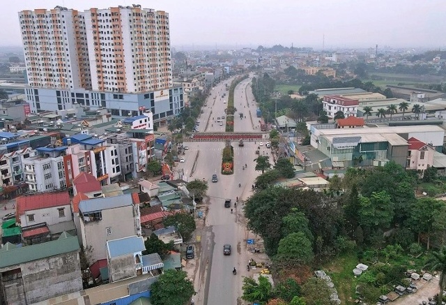 Tuyến đường được mở rộng dang dở, tạo thành nút thắt cổ chai ở địa phận tiếp giáp quận Hà Đông và huyện Chương Mỹ (Ảnh: Phạm Công).
