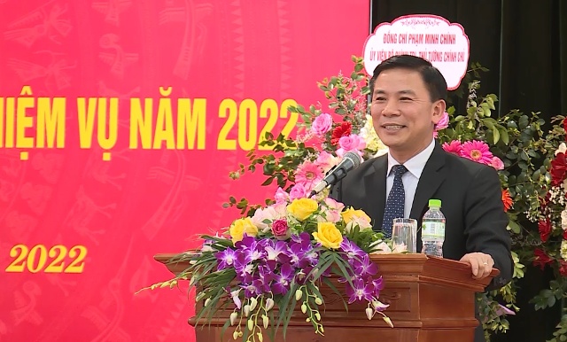 Đồng chí Bí thư Tỉnh ủy, Chủ tịch HĐND tỉnh Đỗ Trọng Hưng phát biểu tại hội nghị.