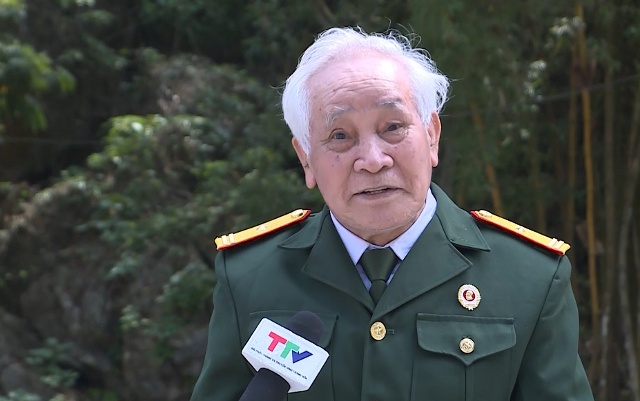&Ocirc;ng L&ecirc; Xu&acirc;n Giang - Nguy&ecirc;n Ch&iacute;nh trị vi&ecirc;n Đại đội C4 H&agrave;m Rồng: Dựa v&agrave;o h&igrave;nh thức n&uacute;i non, hang động, nh&acirc;n d&acirc;n l&agrave;ng Đ&ocirc;ng Sơn kh&ocirc;ng đi di t&aacute;n m&agrave; trụ lại tham gia chiến đấu. C&oacute; những trận đ&aacute;nh &aacute;c liệt th&igrave; cả l&agrave;ng ra trận. Đ&acirc;y l&agrave; căn cứ gần như l&agrave; hậu phương của Đại đội 4. Nếu Đại đội 4 trở th&agrave;nh đơn vị Anh h&ugrave;ng duy nhất của Bộ đội H&agrave;m Rồng th&igrave; l&agrave;ng Đ&ocirc;ng Sơn c&oacute; c&ocirc;ng rất lớn. Đến nay, vẫn c&oacute; c&acirc;u ca &ldquo;Đ&ocirc;ng Sơn - C4 một nh&agrave;. Mối t&igrave;nh kết nghĩa đậm đ&agrave; keo sơn ".