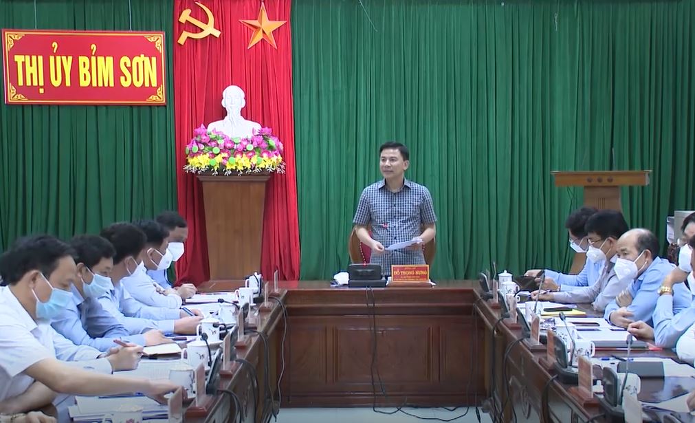 Đồng ch&iacute; B&iacute; thư Tỉnh ủy Đỗ Trọng Hưng ph&aacute;t biểu kết luận tại buổi l&agrave;m việc với Ban Thường vụ Thị ủy Bỉm Sơn.