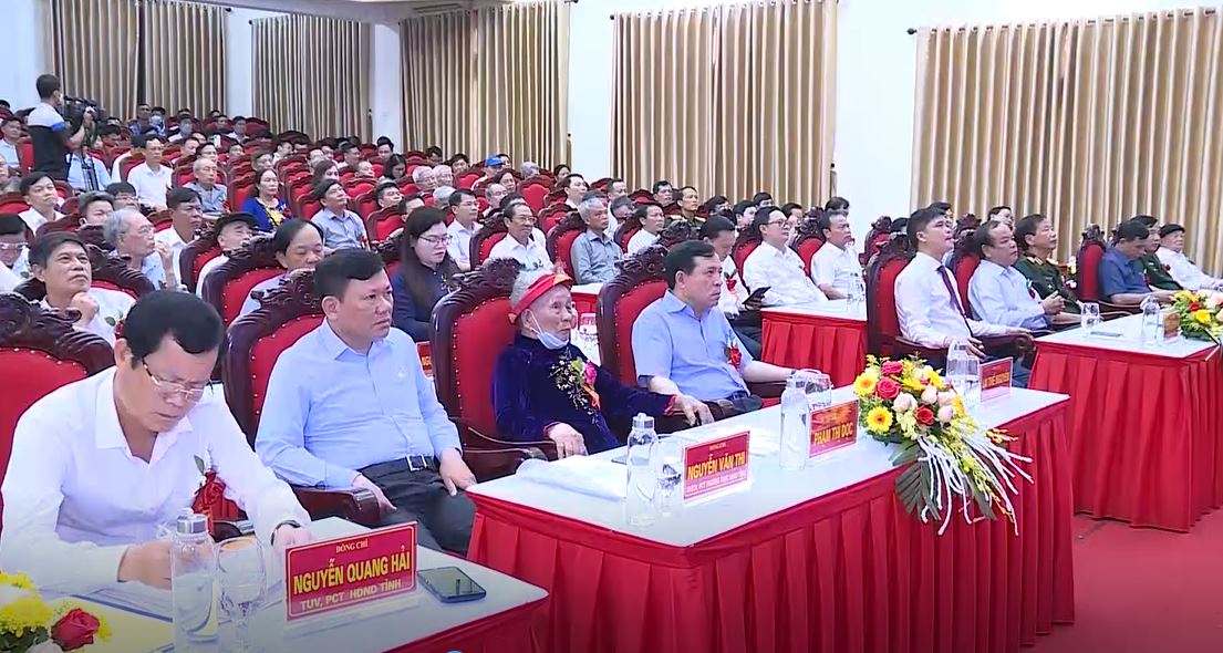 Các đại biểu dự tại điểm cầu huyện huyện Thiệu Hóa.