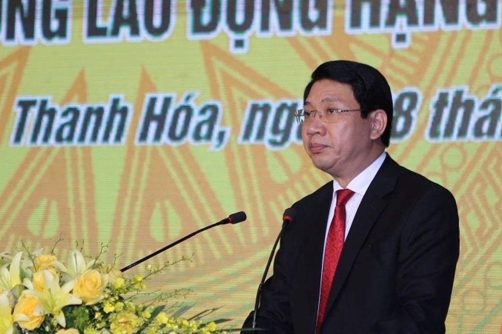 Đồng chí Phó Chủ tịch UBND tỉnh Lê Đức Giang báo cáo tóm tắt kết quả xây dựng NTM các huyện Triệu Sơn, Nông Cống và Thiệu Hóa.