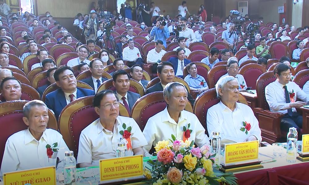 Các đại biểu dự buổi lễ tại điểm cầu chính huyện Triệu Sơn.
