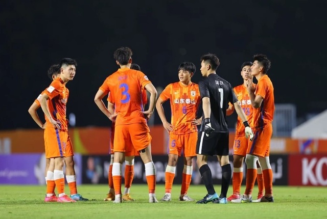 Các cầu thủ trẻ của Shandong Taishan còn quá non nớt ở AFC Champions League (Ảnh: Getty)