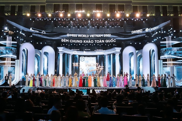 38 thí sinh xuất sắc nhất được gọi tên trong đêm chung khảo Miss World Việt Nam 2022. Ảnh: SV. 