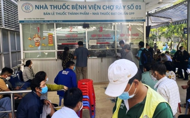 Bệnh viện Chợ Rẫy hết một số loại thuốc chống thải ghép đặc trị khiến bệnh nhân phải mua tự túc (Ảnh: Hoàng Lê).