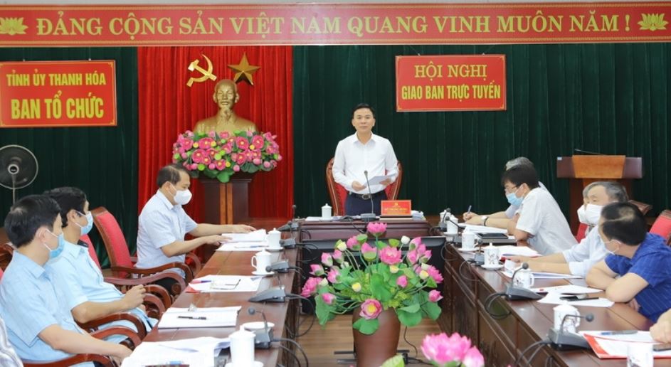 Đồng chí Đỗ Trọng Hưng, Ủy viên Trung ương Đảng, Bí thư Tỉnh ủy, Chủ tịch HĐND tỉnh phát biểu thảo luận tại điểm cầu Ban Tổ chức Tỉnh ủy Thanh Hóa.