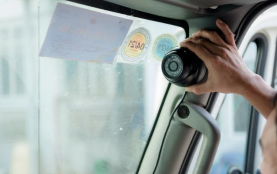 Quy định xe kinh doanh vận tải phải lắp camera nhằm góp phần tăng cường theo dõi, giám sát người lái xe bảo đảm an toàn giao thông, an ninh trật tự và nâng cao chất lượng dịch vụ vận tải (Ảnh minh họa: Internet)