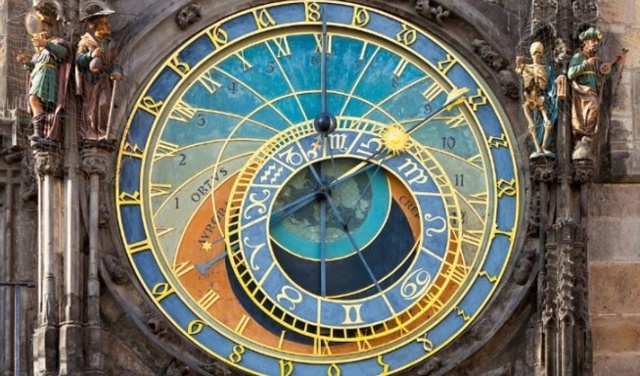 Đồng hồ thi&ecirc;n văn Praha (Praha Orloj) - một trong những đồng hồ l&acirc;u đời nhất tr&ecirc;n thế giới, nằm tại CH S&eacute;c (Ảnh: Twitter).