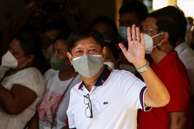 Ứng viên tổng thống Philippines Ferdinand Marcos Jr bỏ phiếu ở Batac, Ilocos Norte ngày 9.5.2022. Ảnh: AFP
