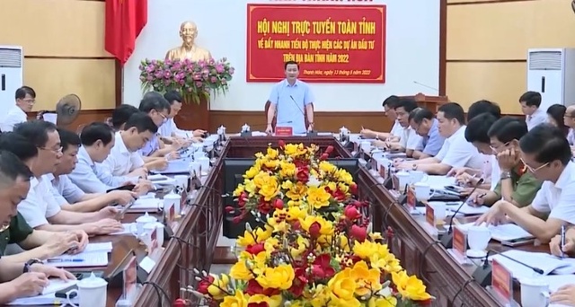 Đồng chí Đỗ Minh Tuấn, Phó Bí thư Tỉnh ủy, Chủ tịch UBND tỉnh chủ trì hội nghị tại điểm cầu trụ sở UBND tỉnh.