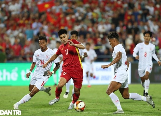 U23 Việt Nam vất vả vượt qua Myanmar (Ảnh: Hải Long).