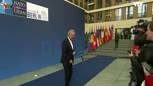 Ngoại trưởng các nước NATO họp không chính thức tại Berlin. 