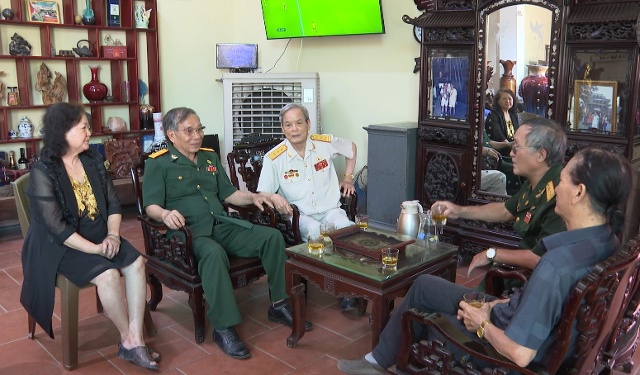 Cựu chiến binh Nguyễn Bá Thuyết (người ở giữa) từng là 
