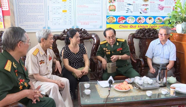 Cựu chiến binh  Lê Văn Thống, Chủ tịch Hội truyền thống Trường Sơn ở thành phố Sầm Sơn