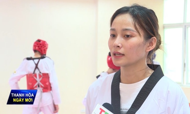 Vận động viên Nguyễn Thị Hương-HCV Taekwondo SEA Games 31: “Để chuẩn bị cho kì SG chúng em phải tập luyện cả một năm qua, rất vất vả, áp lực nhưng khi dành được huy chương vàng thì e vẫn vô cùng bất ngờ và sung sướng”.