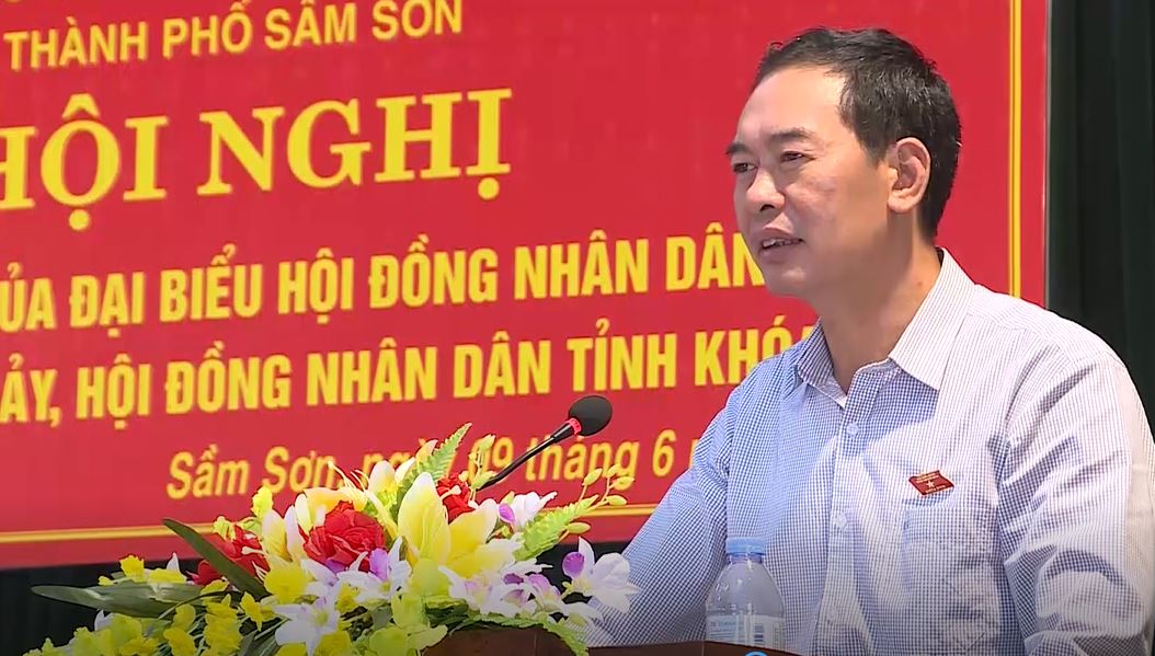 Đại biểu Trịnh Tuấn Sinh, Phó Bí thư Tỉnh ủy phát biểu tại buổi tiếp xúc với cử tri TP Sầm Sơn.