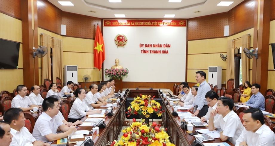 Đồng chí Bí thư Tỉnh ủy Đỗ Trọng Hưng phát biểu tại buổi làm việc với đoàn công tác Tổng Công ty Điện lực miền Bắc.