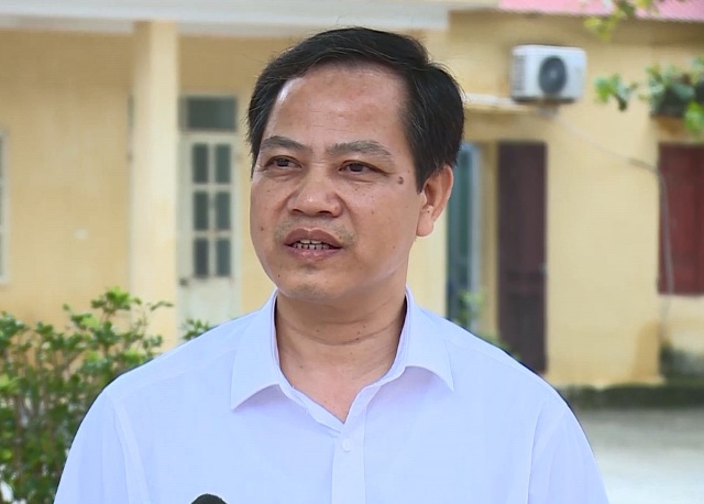 Tiến sỹ Hoàng Anh Tuấn - Hiệu trưởng trường Cao đẳng nghề Nghi Sơn, thị xã Nghi Sơn, tỉnh Thanh Hoá;  &quot;Việc đào tạo gắn với công nghệ cao, nhất là gắn với khu kinh tế thì vẫn còn khó khăn. Do cơ sở vật chất thiếu, mặt bằng chưa được xây dựng, đầu tư cơ sở vật chất còn hạn chế. &quot;