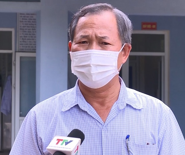 Bác sỹ CKI Đỗ Đình Quảng - Phó Giám đốc Trung tâm Y tế huyện Thọ Xuân, tỉnh Thanh Hoá: “Chúng tôi có sự phối hợp tham gia của giáo viên chủ nhiệm từng nhóm lớp, những trẻ không đi học thì có hội phụ nữ, cán bộ khu dân cư. Chúngt ôi yêu cầu rà soát kỹ, trường hợp nào chưa tiêm, lý do vì sao. Nếu do phụ huynh còn phân vân thì sẽ tổ chức vận động, tuyên truyền để phụ huynh hiểu đúng vấn đề. Trong ngày 13 này chúng tôi sẽ tổ chúc 1 đọt và 25/6 sẽ tổ chức 1 đợt nữa để hoàn thành mục tiêu tiêm cho trẻ.”
