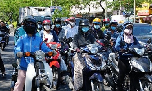 Nắng nóng diện rộng bao trùm Bắc và Trung Bộ.