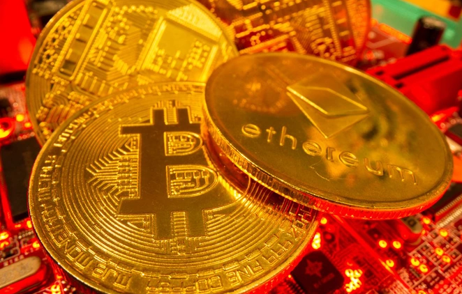 Giá trị của đồng tiền điện tử nổi tiếng nhất thế giới bitcoin đã bốc hơi hơn 50% trong năm nay (Ảnh: Reuters).