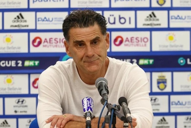 HLV Didier Tholot có những đánh giá về các trận đấu trước mùa giải mới của Pau FC trên báo Pháp (Ảnh: LRDP).