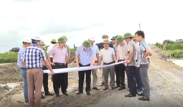Kiểm tra tiến độ thực hiện các dự án đường ven biển