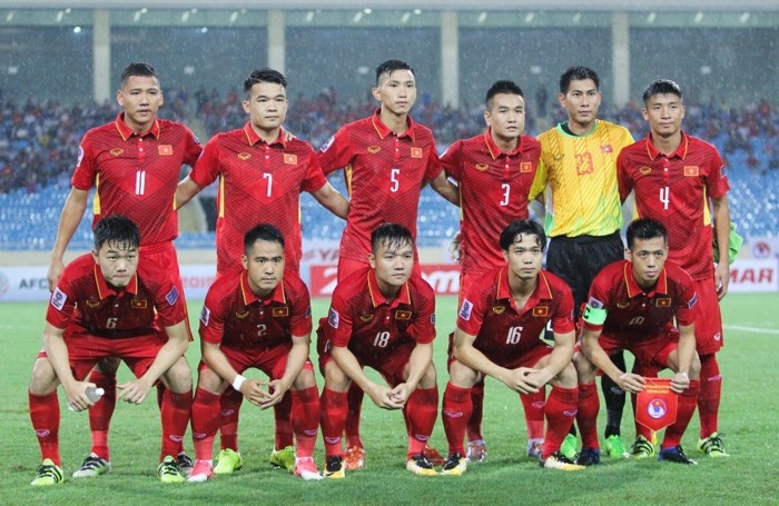Hãy cùng chúng tôi chiêm ngưỡng đội hình Việt Nam sẽ tham dự World Cup 2022, anh hùng của đất nước chúng ta sẽ vươn lên hoàn thành nhiệm vụ tại giải đấu quyền prestigue nhất hành tinh này. Những ngôi sao của chúng ta đang sáng lên rực rỡ như sự tỏa sáng của ánh sao trên bầu trời, họ đọ sức với các đối thủ từ khắp nơi trên thế giới, nơi mà đất nước ta được biết đến và tôn vinh.